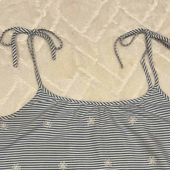 Women's Tank Top - slightly used great shape! Perfect for vacation Size Medium - Picture 4 of 10